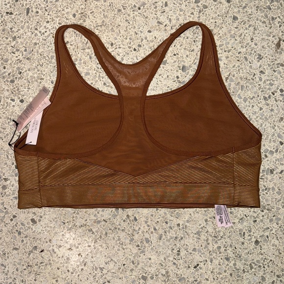 Victoria’s Secret sports bra - NWT size XL - Picture 2 of 3